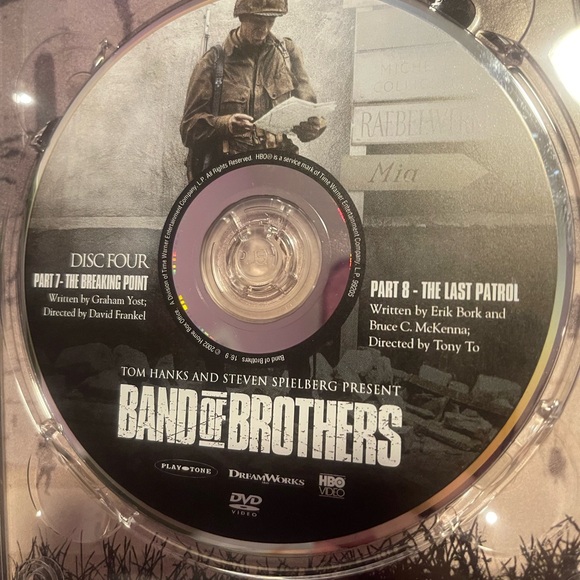 Band of Brothers 10 Episodes 6-Disc Set -Tin Box DVD Bonus Features. - Picture 7 of 10
